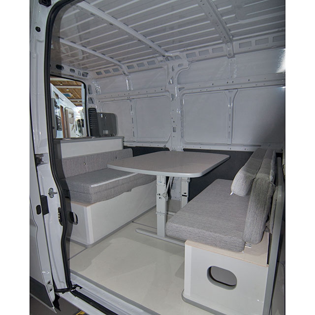 El kit de 700 euros para convertir tu furgoneta en un camper