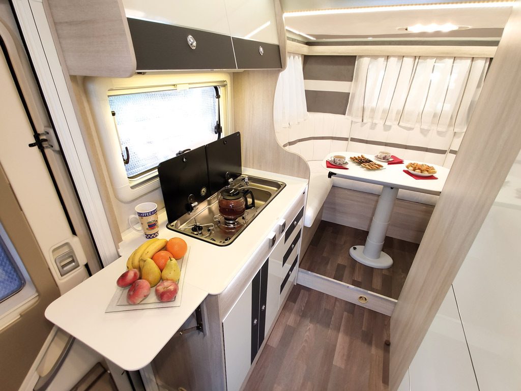590FT Interior3